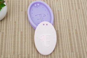 MOLDE SILICONE C/LETRA E 7.5X5.5X1.2CM MLD040