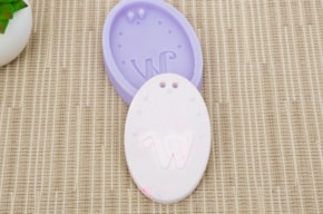 MOLDE SILICONE C/LETRA W 7.5X5.5X1.2CM MLD060