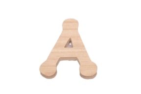 SET 10 LETTERS A 6.1X7X0.6CM POPLAR WOOD