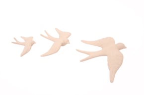 SET 3 GOLONDRINAS  18.5CM-14.5CM-9CM ALA CON/PLUMAS